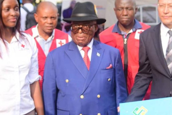 <strong>Pluies diluviennes à Kinshasa : des associations chinoises offrent des tonnes de vivre à la CSN-GHC pour soulager les victimes</strong>